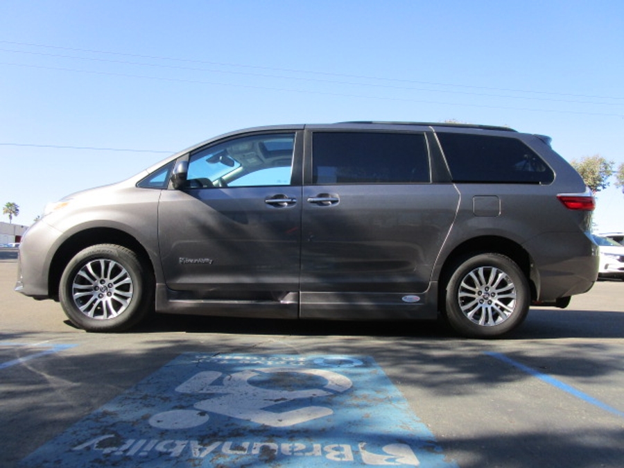 Used 2019 Toyota Sienna XLE Base - BraunAbility Side Entry Entry Fold Out Automatic Ramp