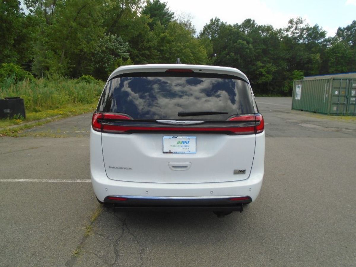 2024 CHRYSLER PACIFICA - Image 5