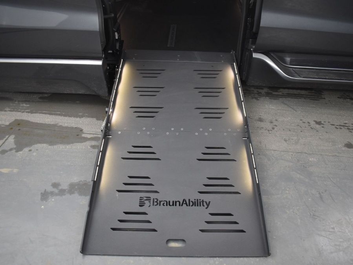 2025 TOYOTA SIENNA - Image 11