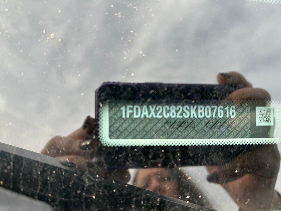 White Ford T350 image number 14