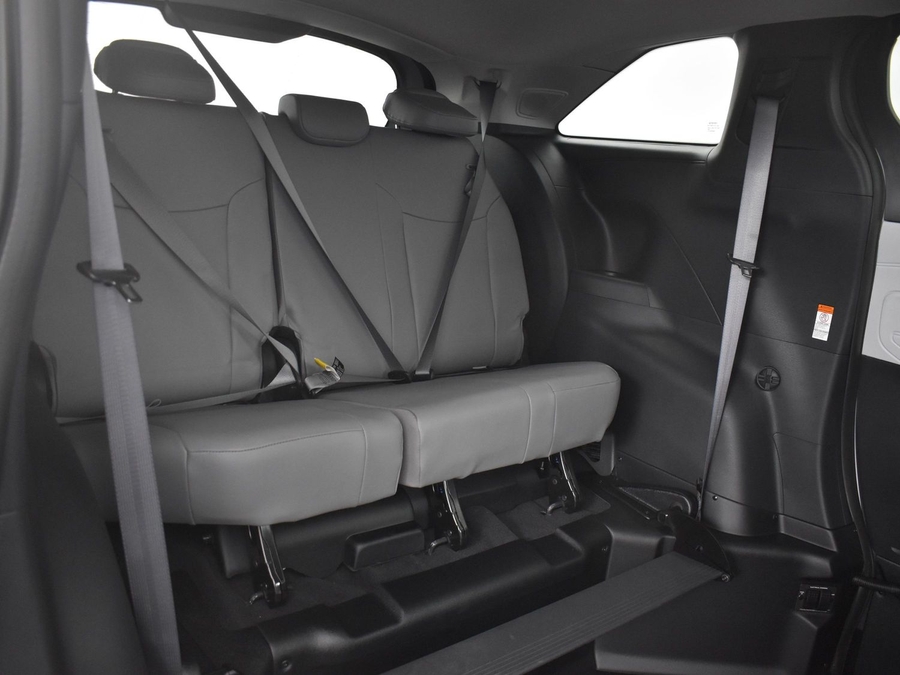 New 2025 Toyota Sienna Hybrid XLE Plus - BraunAbility Side Entry Entry In Floor Automatic Ramp