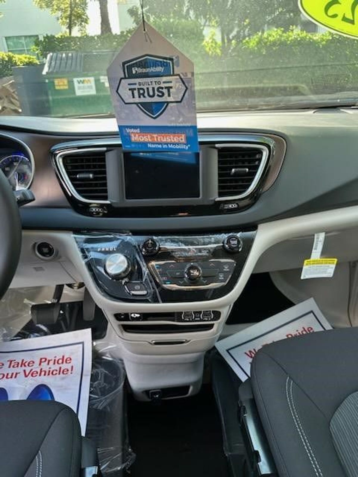 2023 CHRYSLER VOYAGER - Image 5