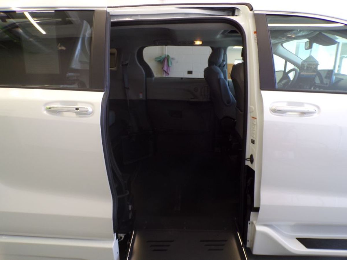 White Toyota Sienna image number 10
