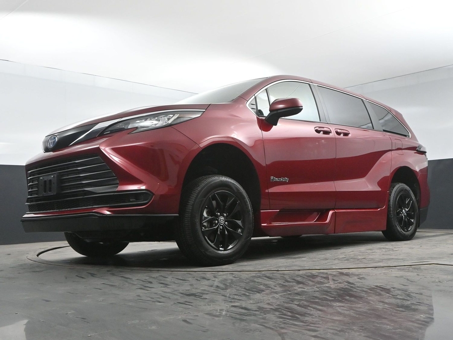 Used 2023 Toyota Sienna Hybrid LE - BraunAbility Side Entry Entry Fold Out Automatic Ramp