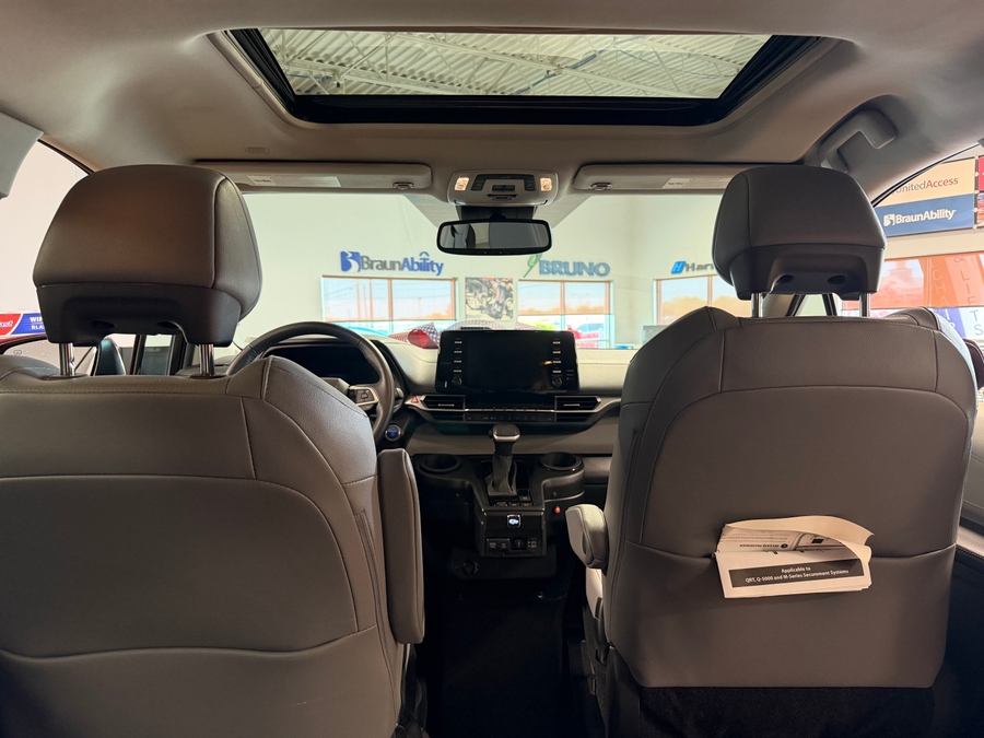 Used 2024 Toyota Sienna Hybrid XLE - BraunAbility Side Entry Entry Fold Out Automatic Ramp