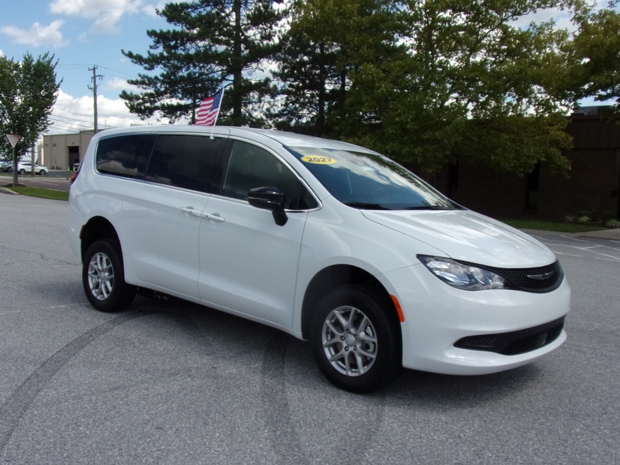 2027 Chrysler Voyager LX - Photo 6