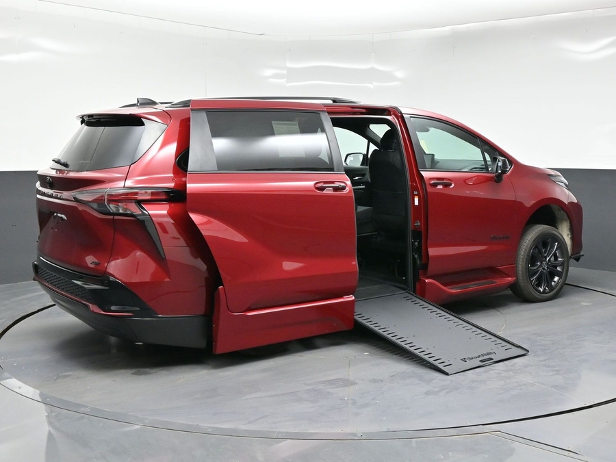 New 2026 Toyota Sienna Hybrid XSE Sport - BraunAbility Side Entry In Floor Automatic Ramp