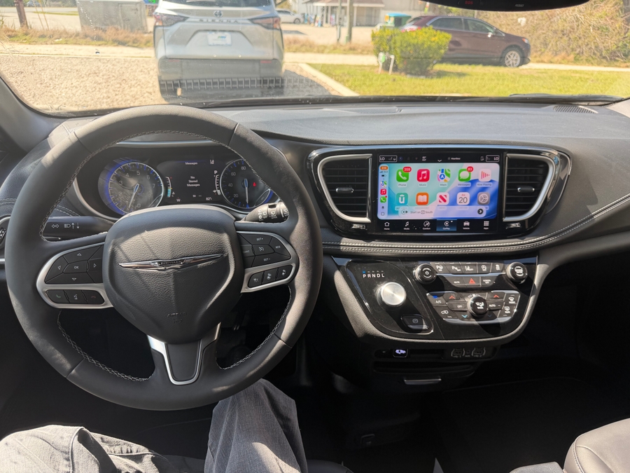 Black Chrysler Pacifica image number 5