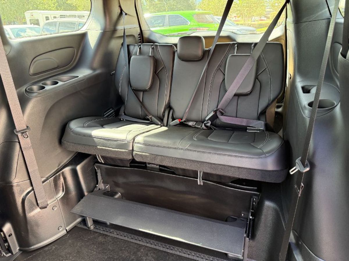 2025 CHRYSLER PACIFICA - Image 17