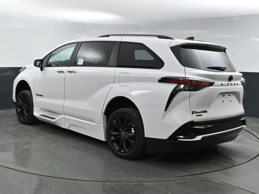 New 2025 Toyota Sienna Hybrid LE - BraunAbility Side Entry Entry Fold Out Automatic Ramp