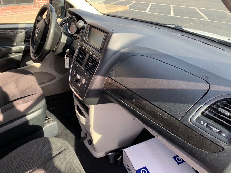 Used 2018 Dodge Grand Caravan SE - International Mobility Rear Entry Entry Fold Out Manual Ramp