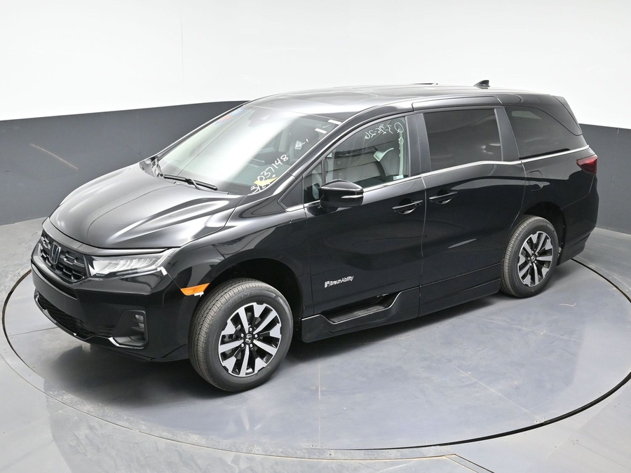 Black Honda Odyssey image number 23