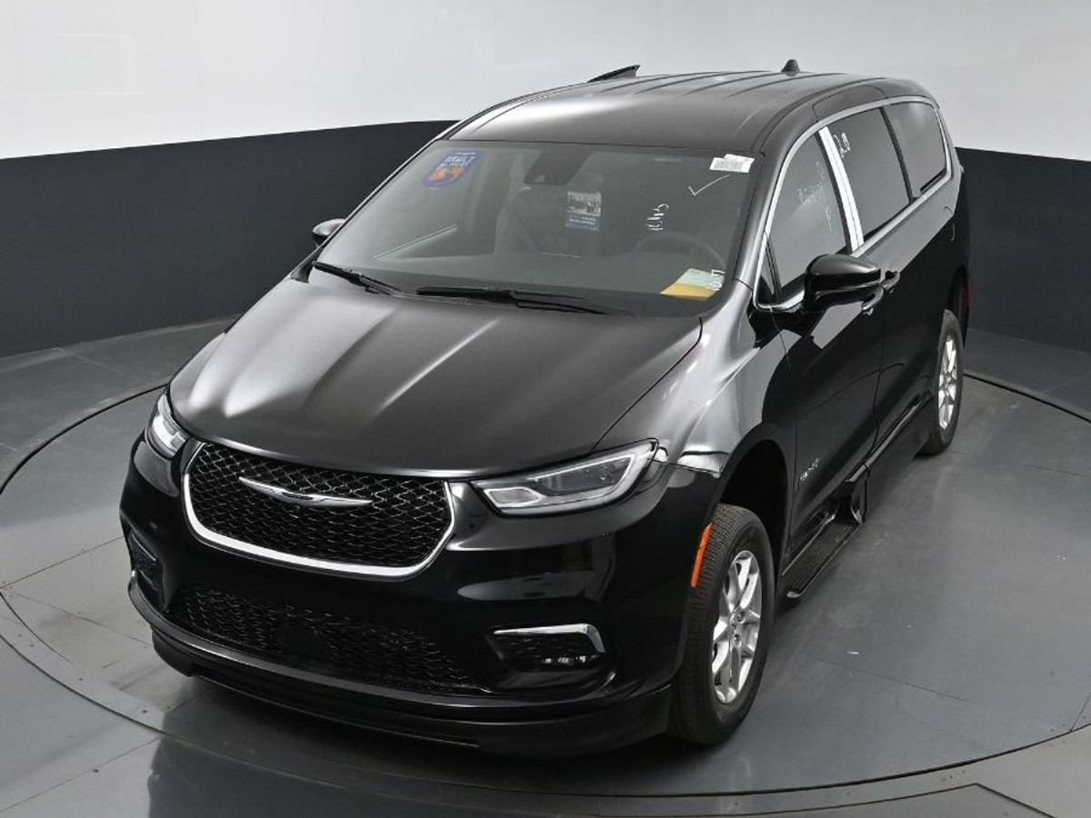 2025 CHRYSLER PACIFICA - Image 24