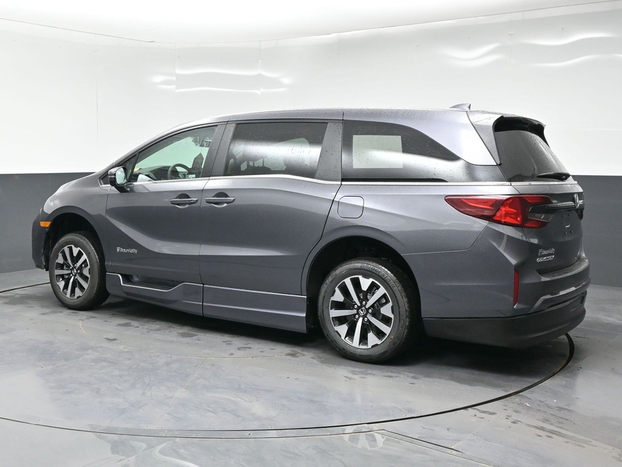 Grey Honda Odyssey image number 1