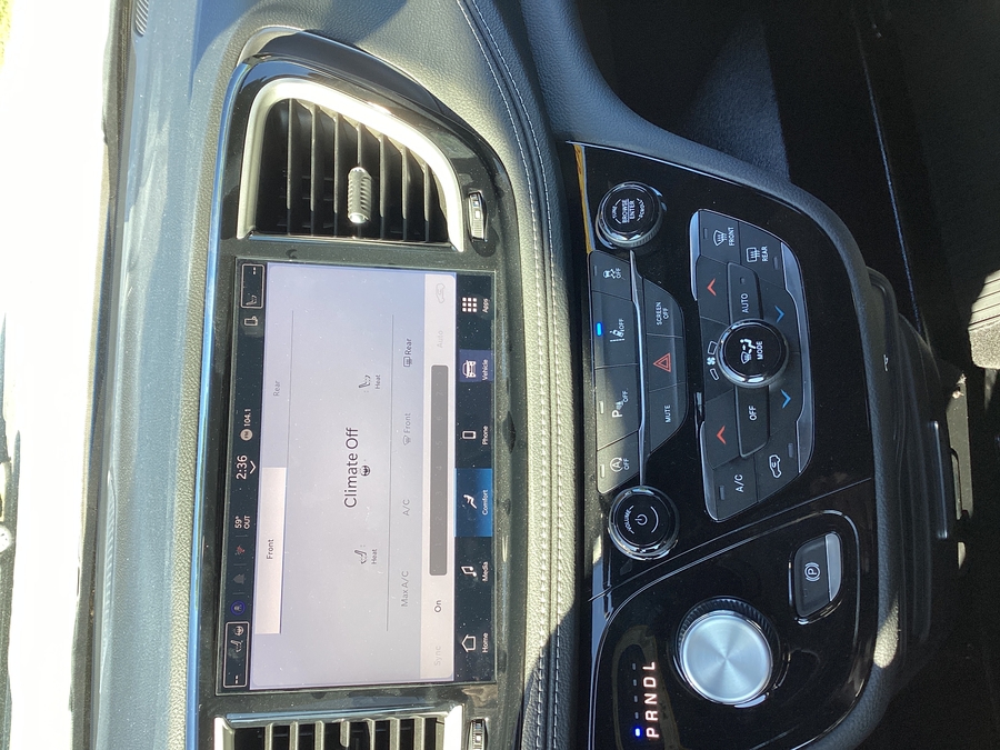 Blue Chrysler Pacifica image number 11