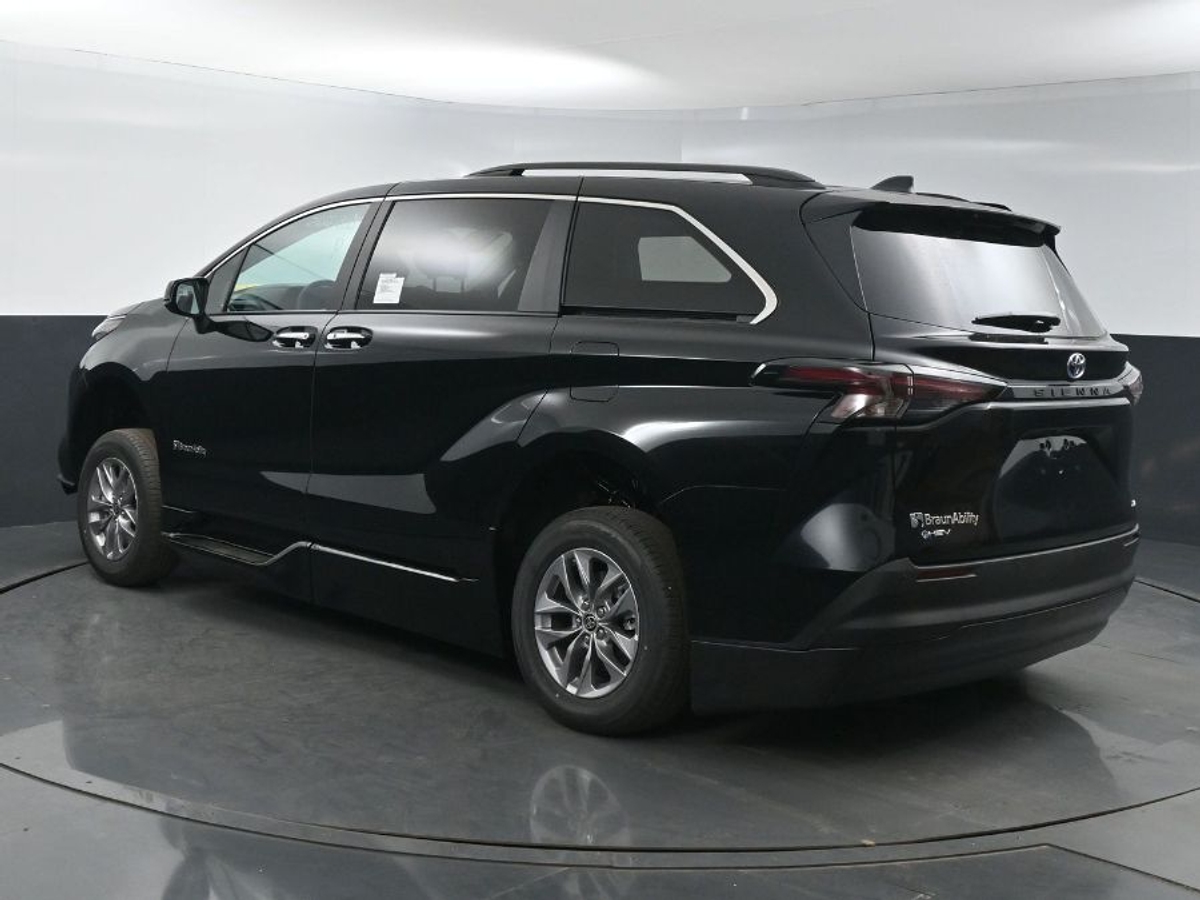 2025 TOYOTA SIENNA - Image 5