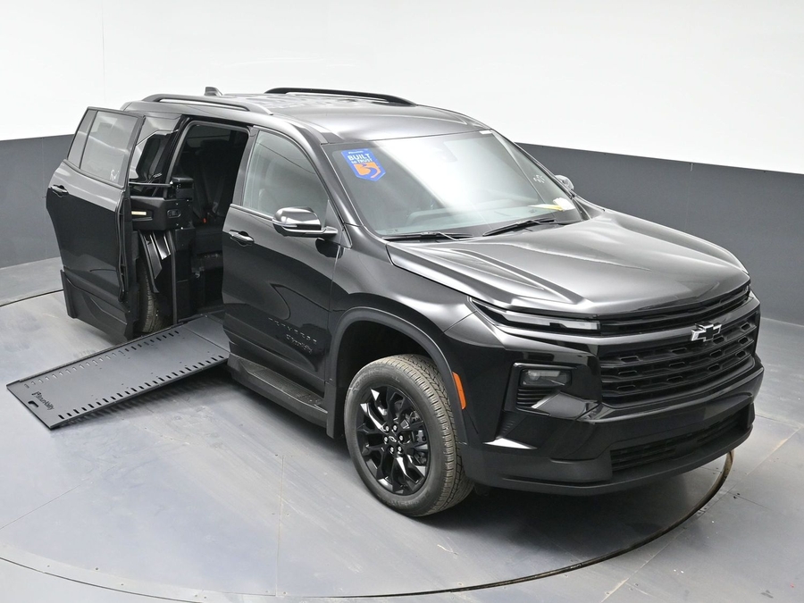 New 2025 Chevrolet Traverse 1LT Midnight - BraunAbility Side Entry Entry In Floor Automatic Ramp
