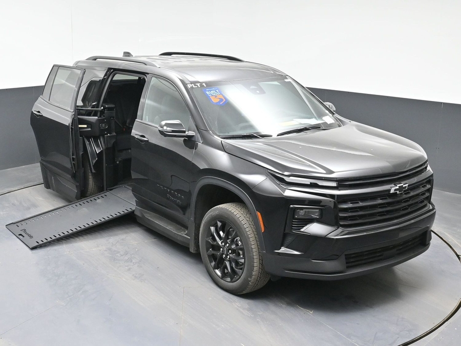 New 2025 Chevrolet Traverse 1LT Midnight - BraunAbility Side Entry Entry In Floor Automatic Ramp