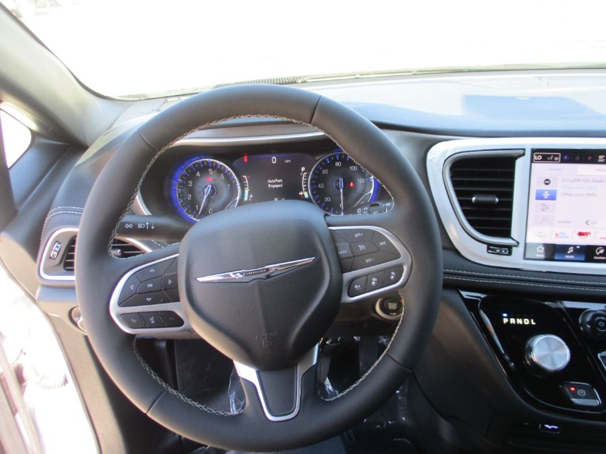 2025 CHRYSLER PACIFICA - Image 12