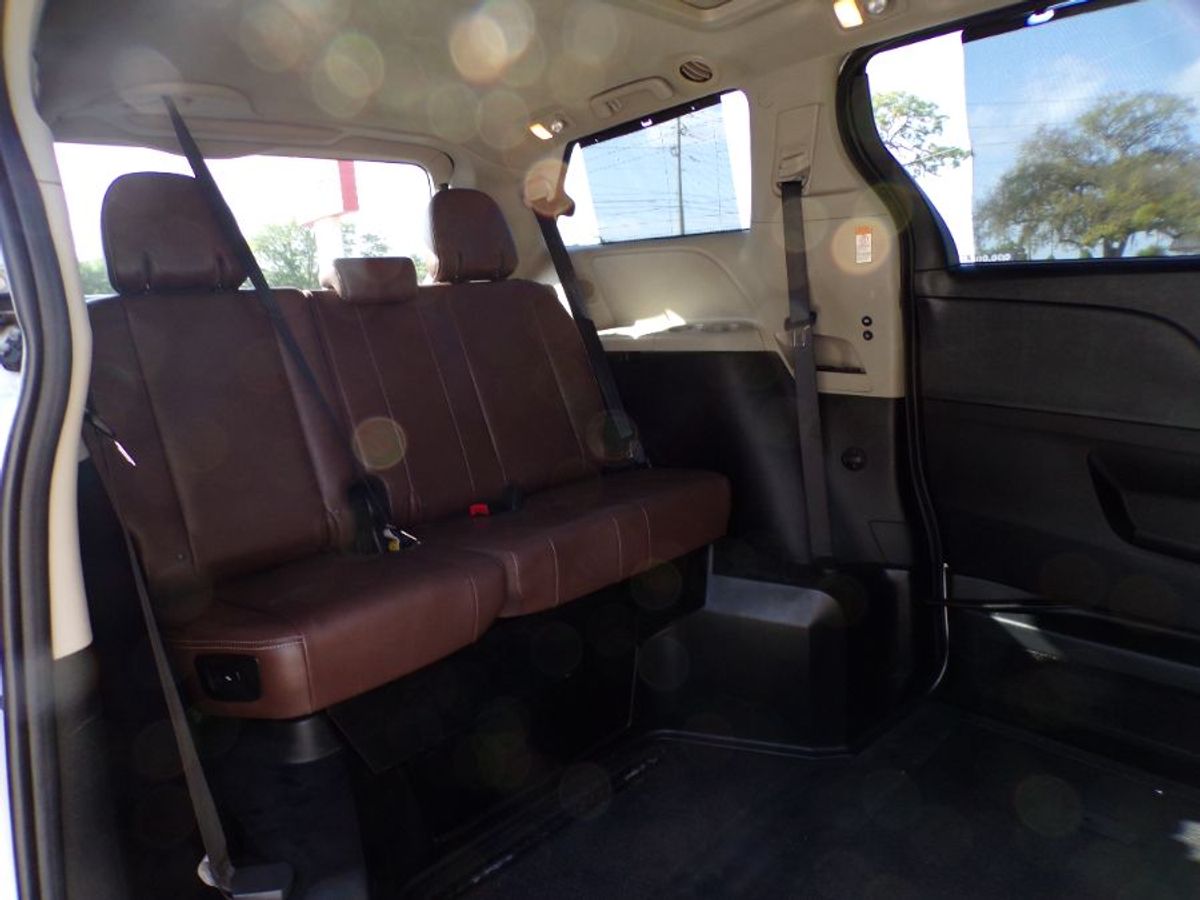 White Toyota Sienna image number 11