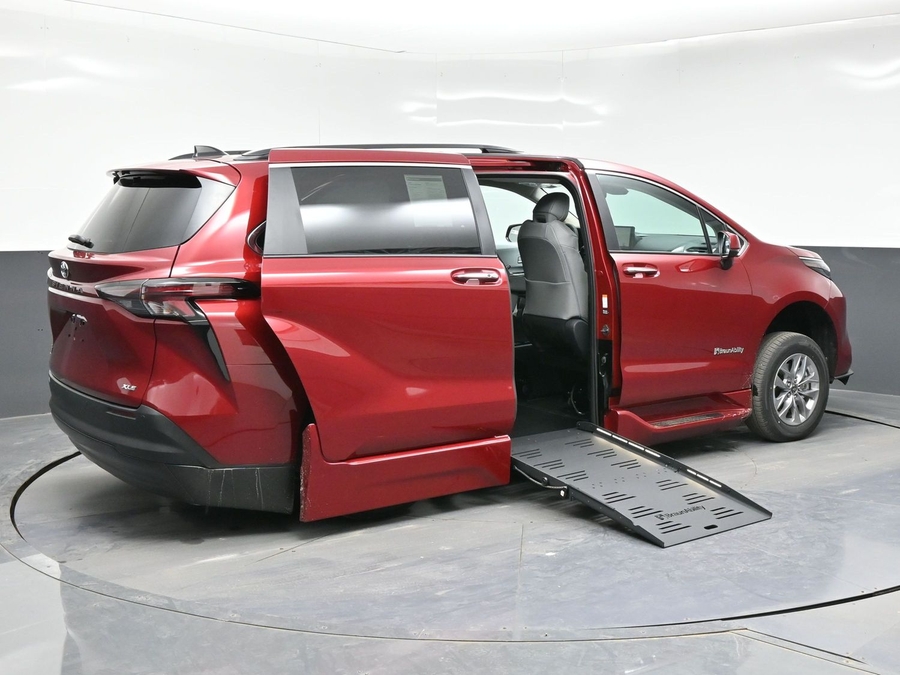 Red Toyota Sienna image number 6