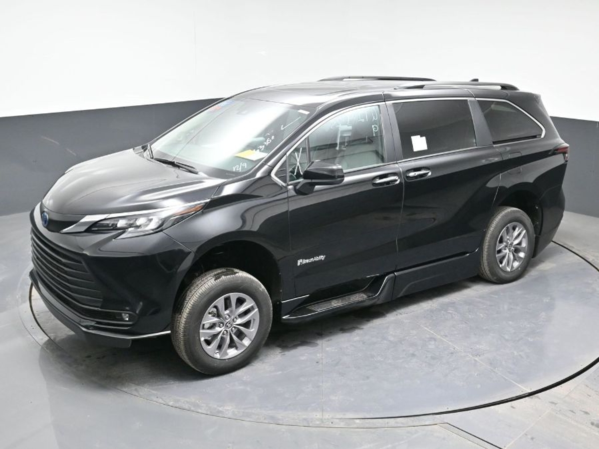 2025 TOYOTA SIENNA - Image 24