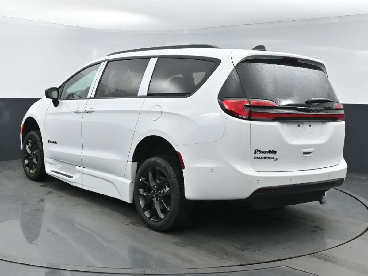 2024 CHRYSLER PACIFICA - Image 21