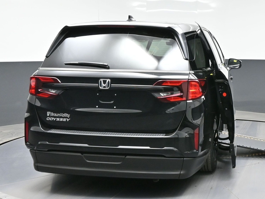 Black Honda Odyssey image number 5