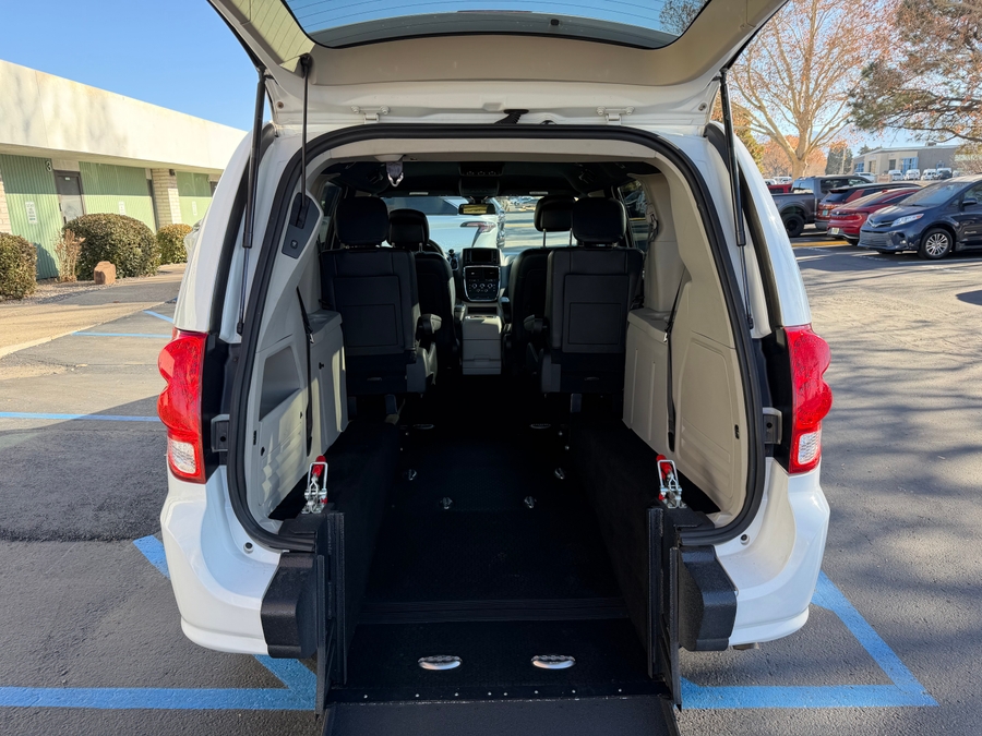 Used 2019 Dodge Grand Caravan SXT - International Mobility Rear Entry Entry Fold Out Manual Ramp