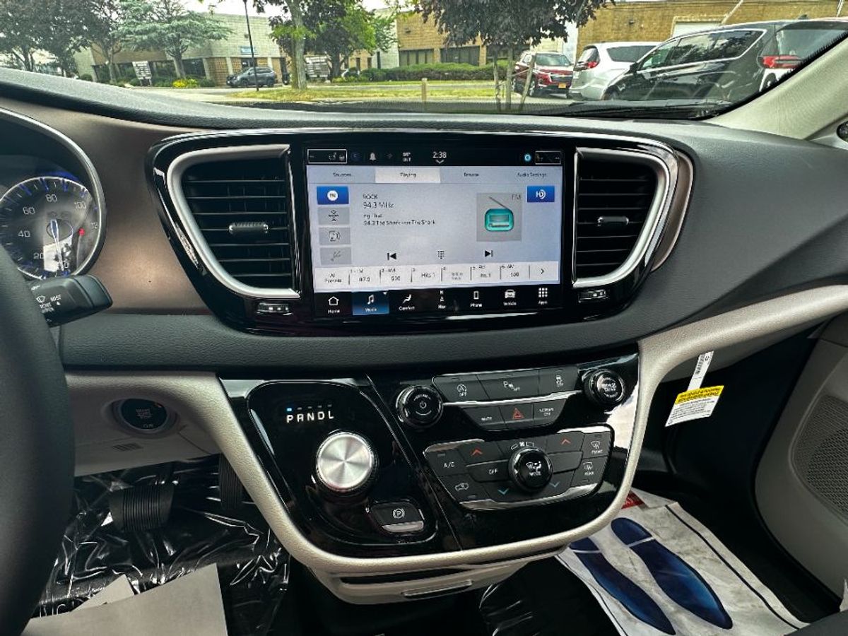 2023 CHRYSLER VOYAGER - Image 23