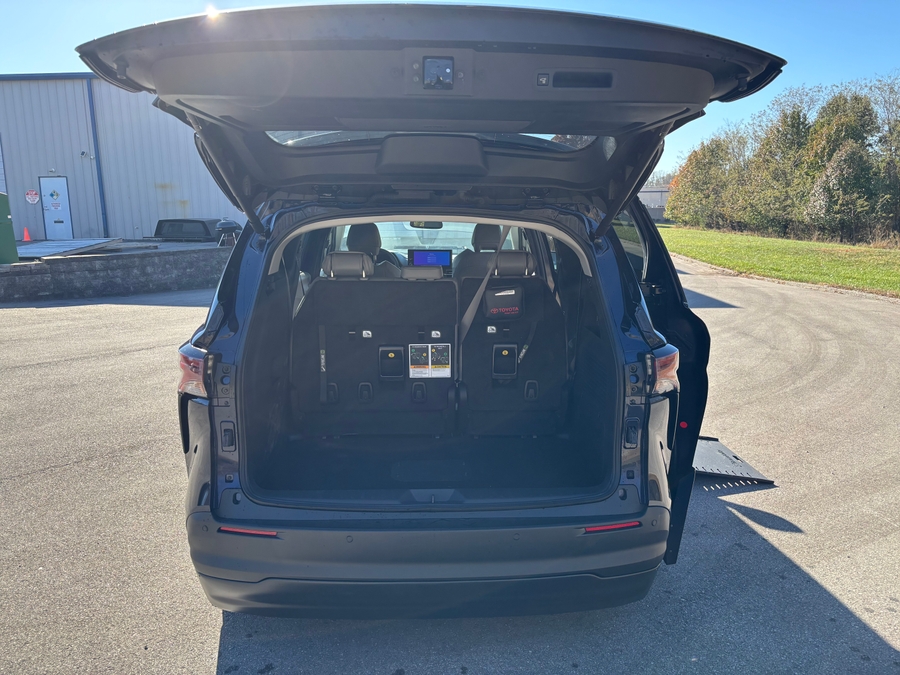 Used 2025 Toyota Sienna Hybrid XLE Base - BraunAbility Side Entry Entry In Floor Automatic Ramp