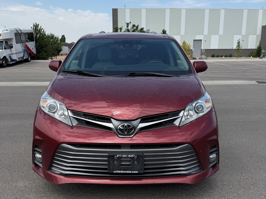 Used 2020 Toyota Sienna XLE - BraunAbility Side Entry In Floor Automatic Ramp