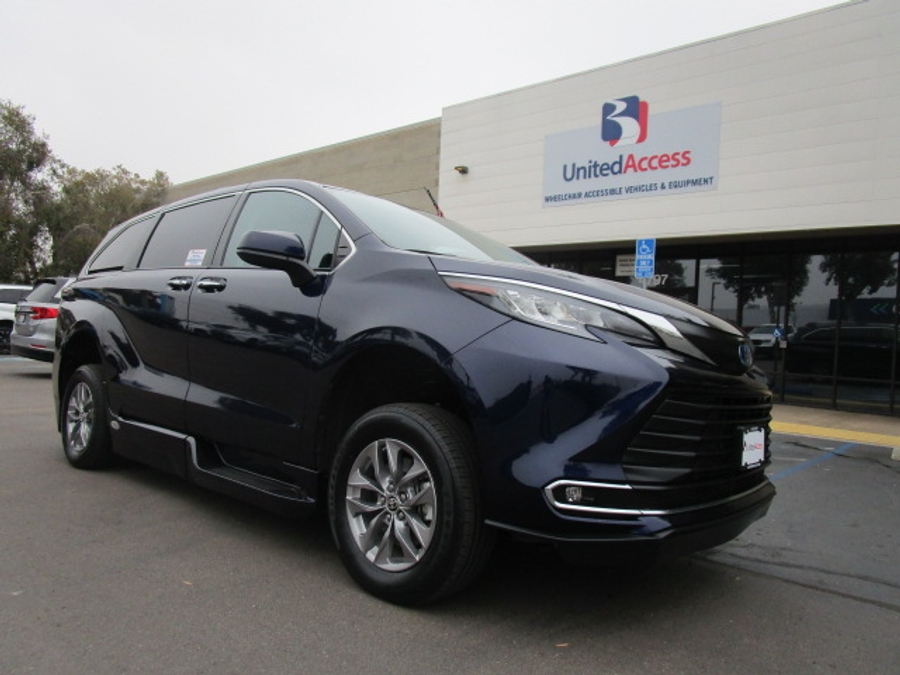 Used 2023 Toyota Sienna Hybrid XLE - BraunAbility Side Entry Entry Fold Out Automatic Ramp