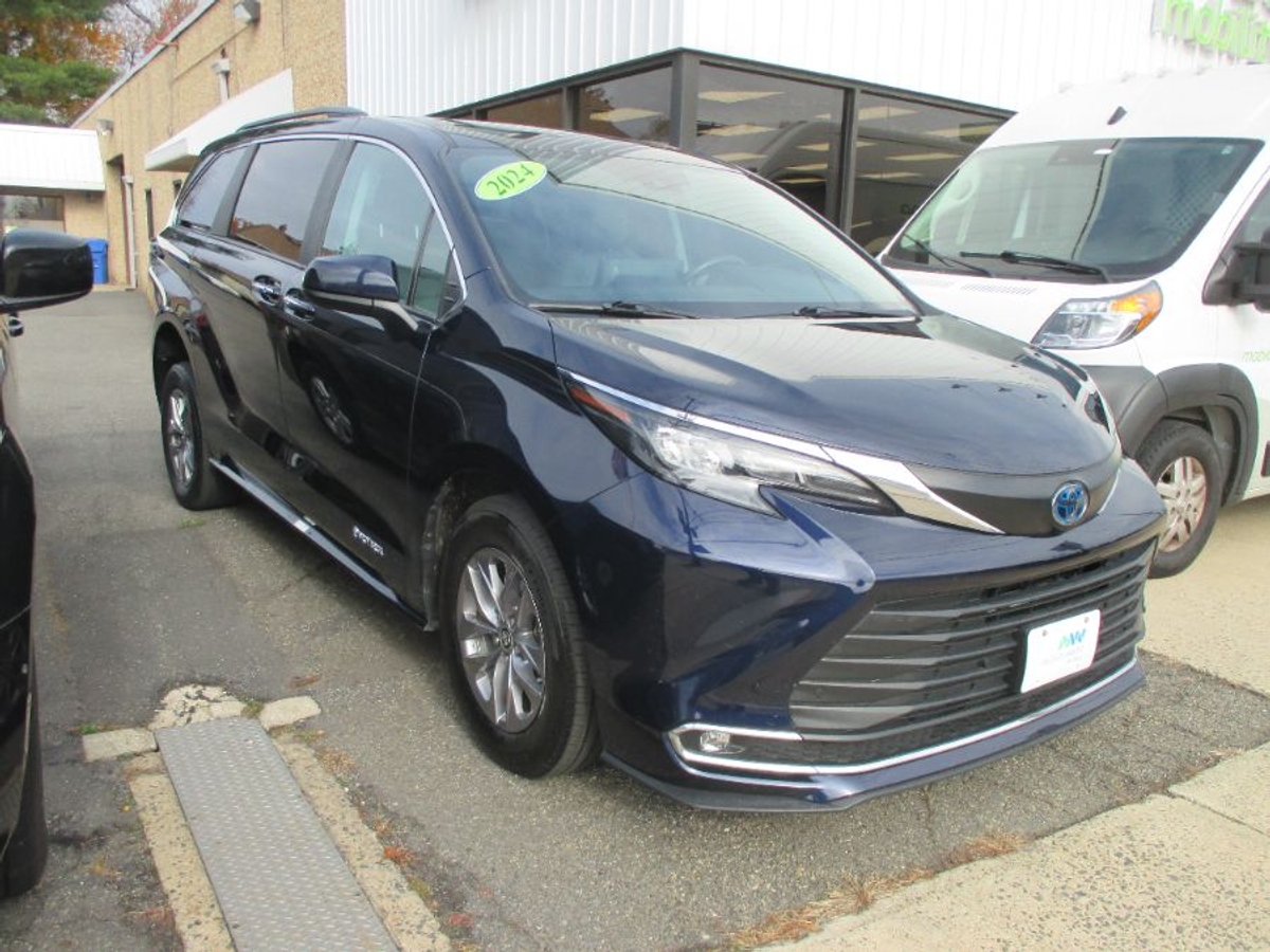 2024 TOYOTA SIENNA - Image 3