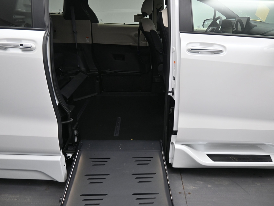 New 2026 Toyota Sienna Hybrid Limited - BraunAbility Side Entry Fold Out Automatic Ramp