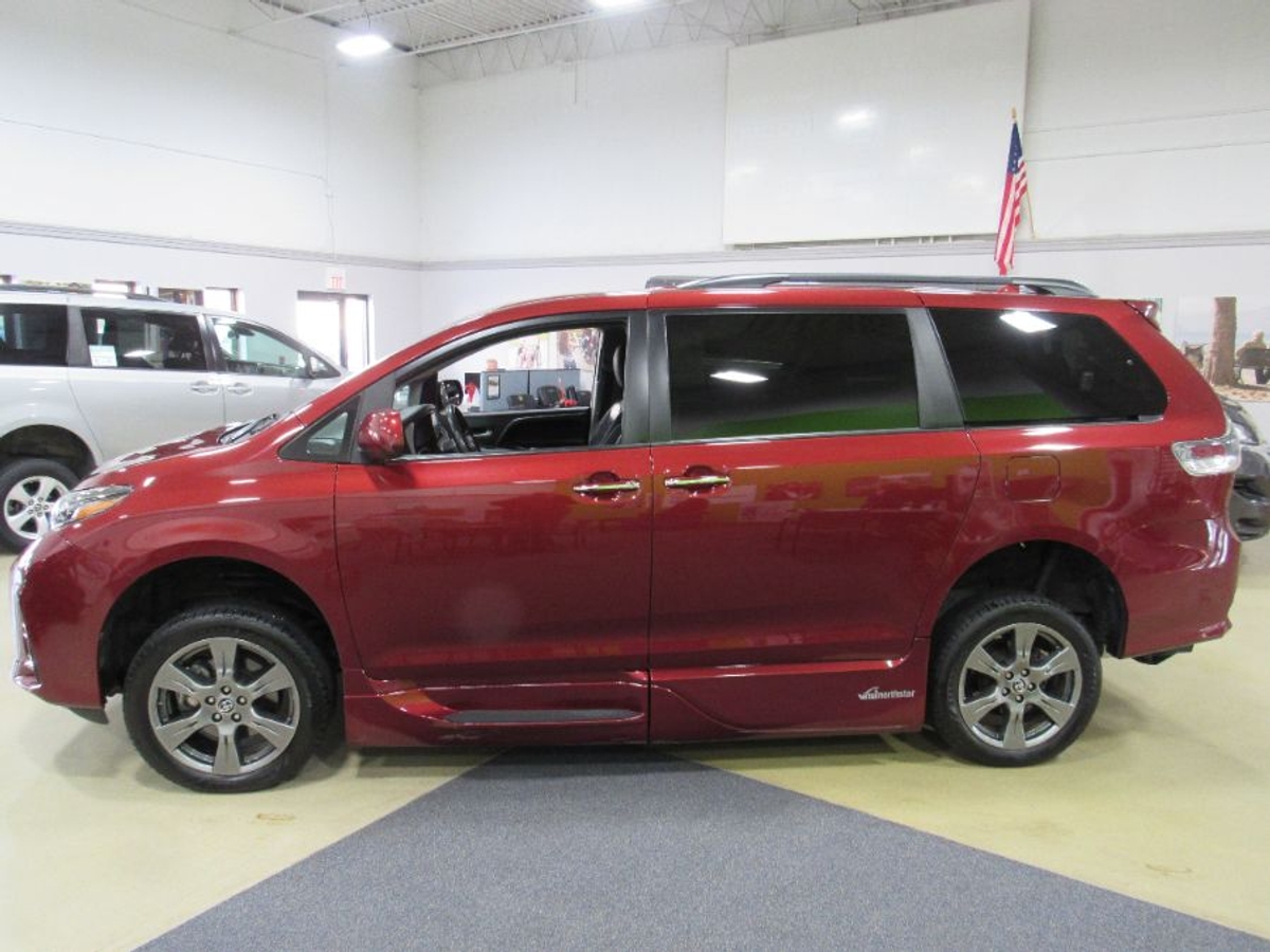 Red Toyota Sienna image number 1