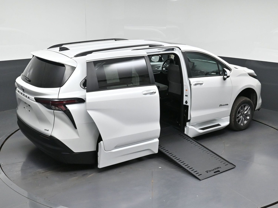 New 2026 Toyota Sienna Hybrid XLE Add - BraunAbility Side Entry In Floor Automatic Ramp