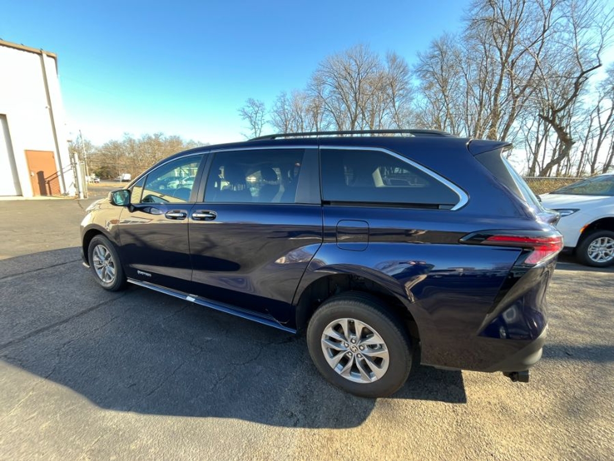 2024 TOYOTA SIENNA - Image 10