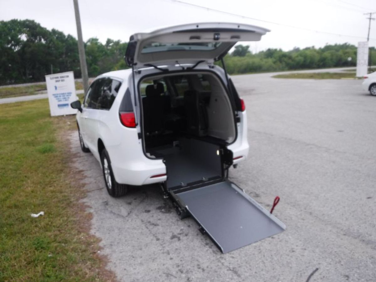 2024 CHRYSLER VOYAGER - Image 8