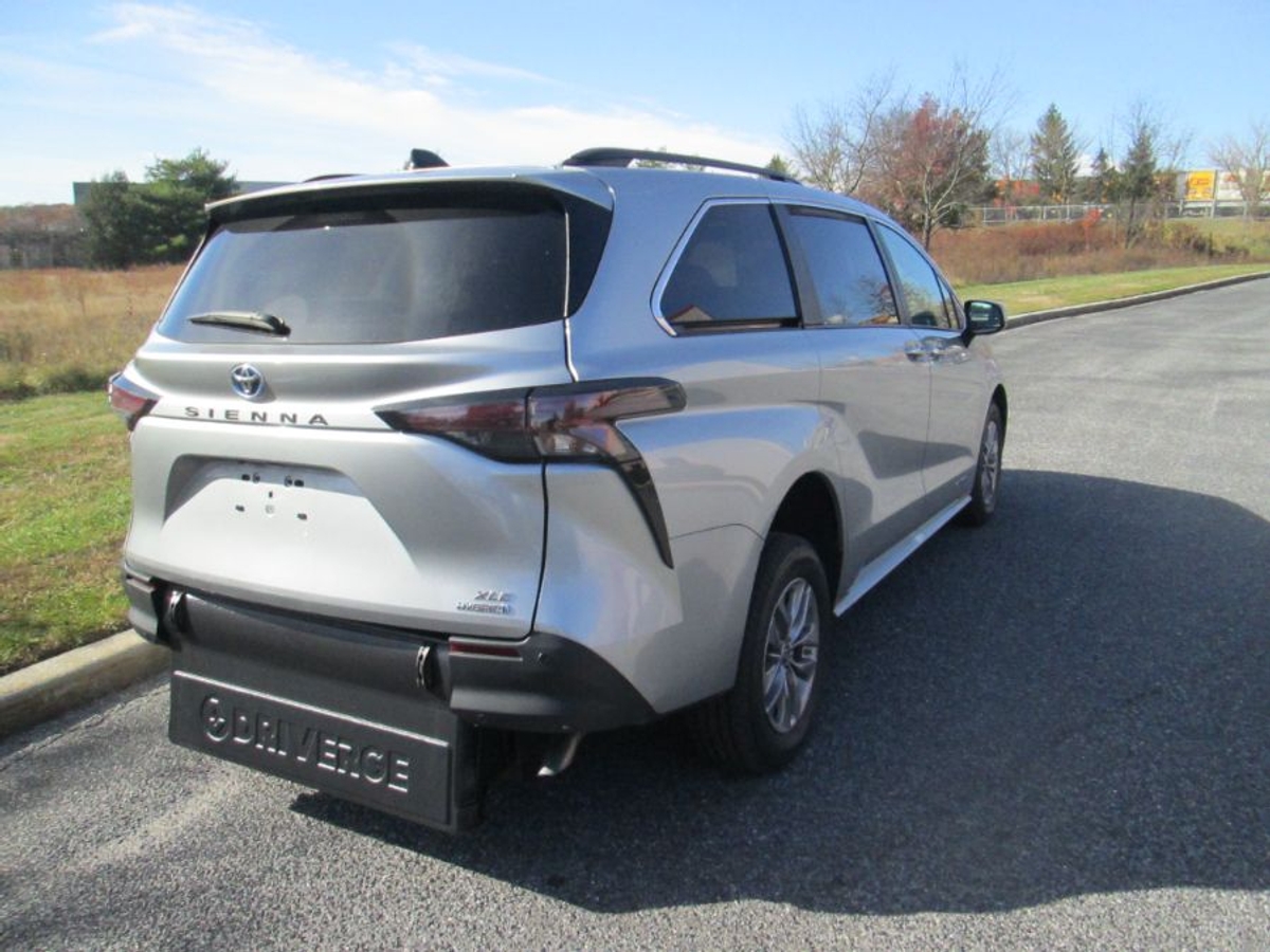 2024 TOYOTA SIENNA - Image 5