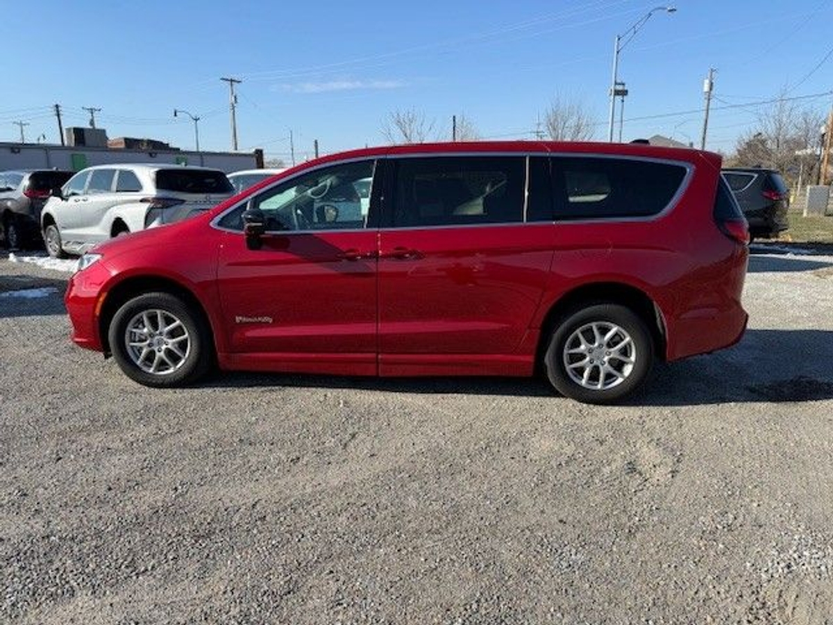 2025 CHRYSLER PACIFICA - Image 8