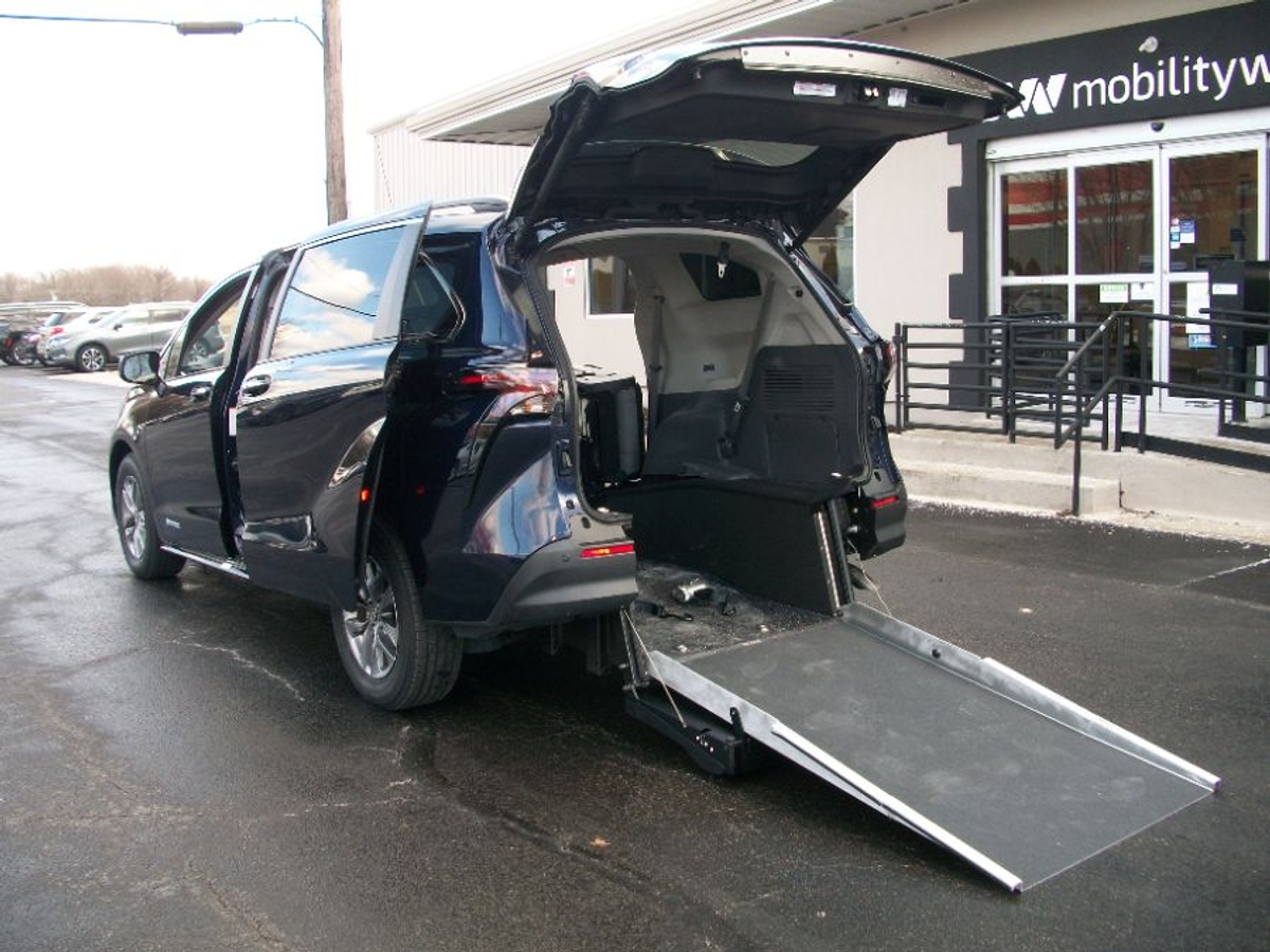 2024 TOYOTA SIENNA - Image 12