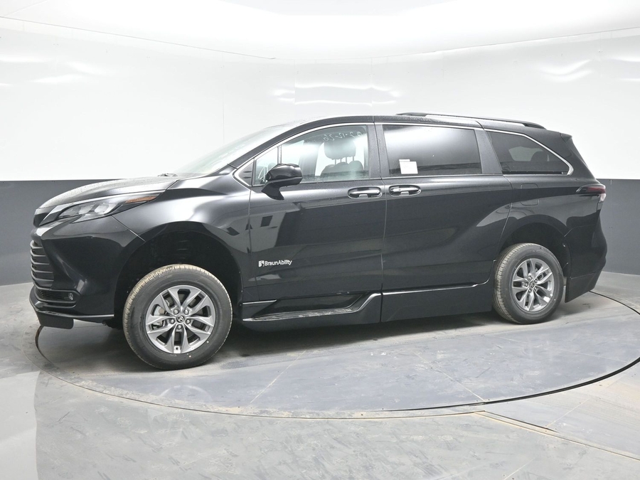 Black Toyota Sienna image number 2