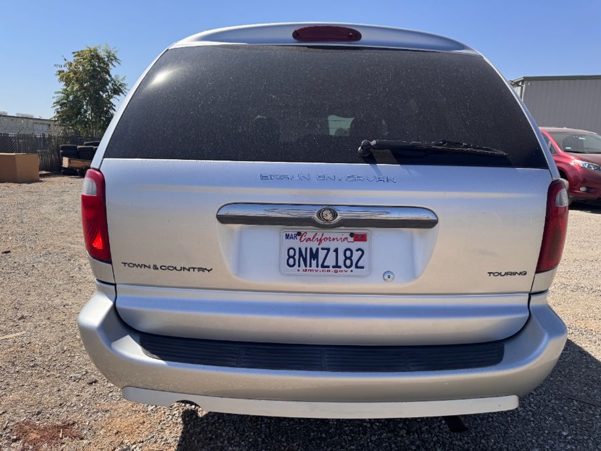 2007 CHRYSLER TOWN AND COUNTRY - Image 3