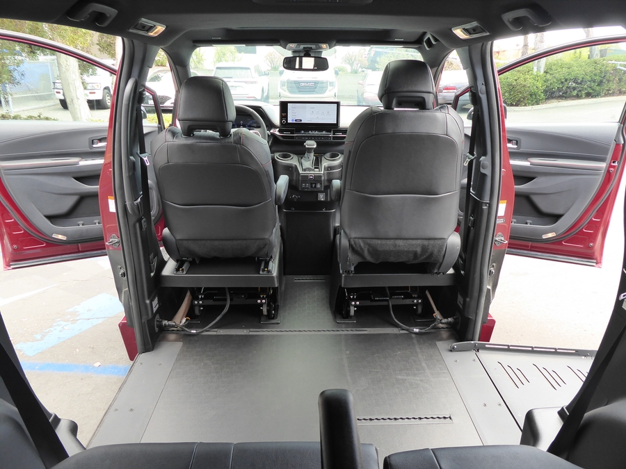 New 2026 Toyota Sienna Hybrid XSE Sport - BraunAbility Side Entry Fold Out Automatic Ramp