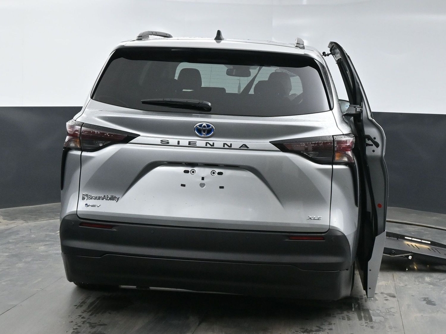 New 2025 Toyota Sienna Hybrid XLE Plus - BraunAbility Side Entry Entry Fold Out Automatic Ramp