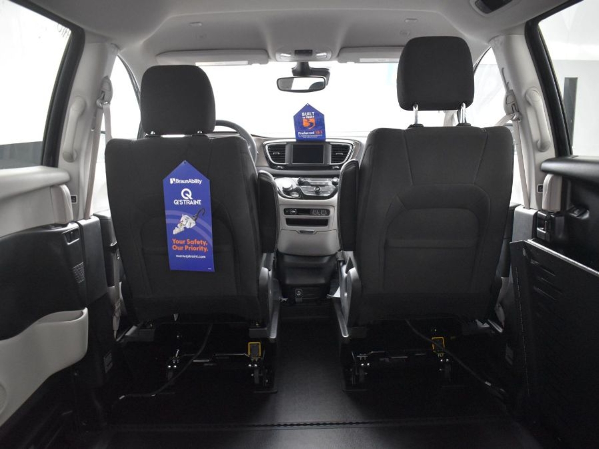 2023 CHRYSLER VOYAGER - Image 15