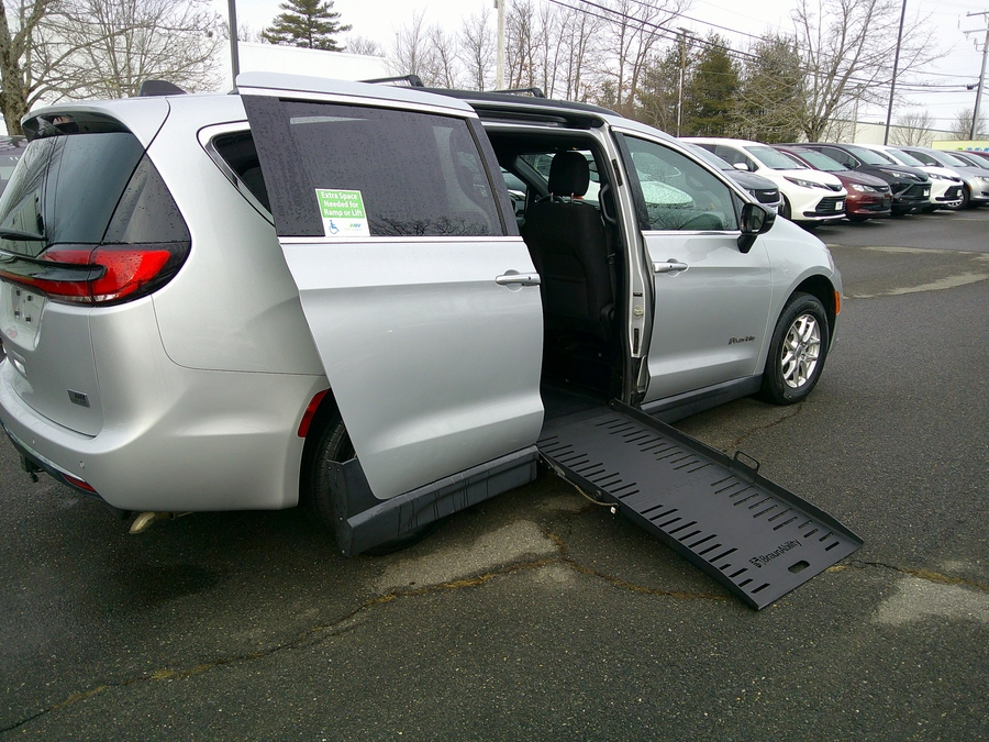 2024 Chrysler Pacifica Touring