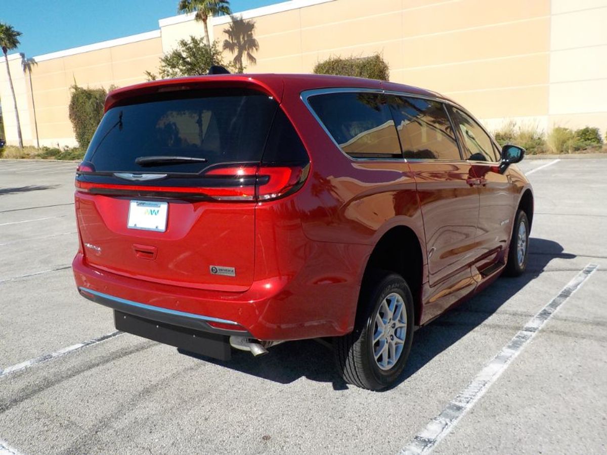 2024 CHRYSLER PACIFICA - Image 8