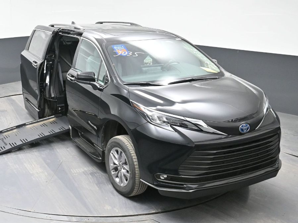 2025 TOYOTA SIENNA - Image 22